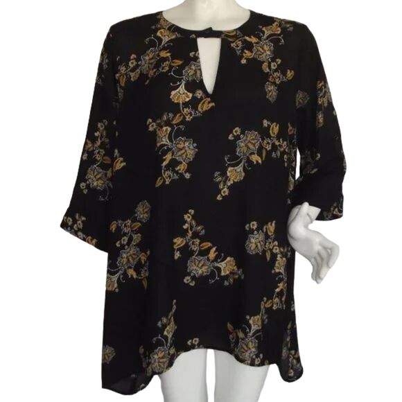 TORRID Top, 2/2X, Black/Yellow Floral, Tab sleeves, Cutout/Keyhole, Sharkbite - Picture 2 of 14